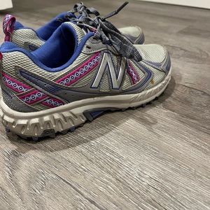 Woman’s new balance trail shoes size 7